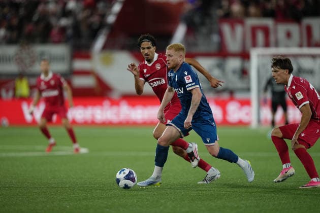 Thun, Switzerland - September 02: Justin Roth (16 THU) and Nassim Zoukit (13 THU) against Florent Mollet (91 LS) during the Brack Super League match between FC Thun and FC Lausanne at VISANA STADION on September 02, 2026 in Thun, Switzerland. Copyright: xKjetilxWaberx xSPPx Sportspressphoto_SPR222347