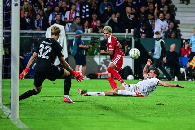 September 2, 2026, Soccer, DFB Cup, VfL Osnabrück vs. FC Bayern Munich, Scoring chance by Luis Diaz (FC Bayern Munich), Jonas Krumrey (VfL Osnabrück), xRHR PHOTO DEx Copyright: TeresaxKroeger RHR-FOTOx RHR-FOTO DE