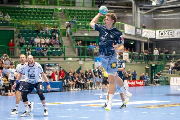 Lukas Becher (Bergischer HC 06, 07) takes a shot in the match between Bergischer HC and SG Flensburg Handewitt, handball, Opel HBL, Matchday 2, 2026–2027 season, September 2, 2026 Bergischer HC vs. SG Flensburg Handewitt, Handball, Opel HBL, Matchday 2, 2026–2027 Season, September 2, 2026 Wuppertal Copyright: xEibner-Pressefoto ThomasxHaeslerx EP_THR