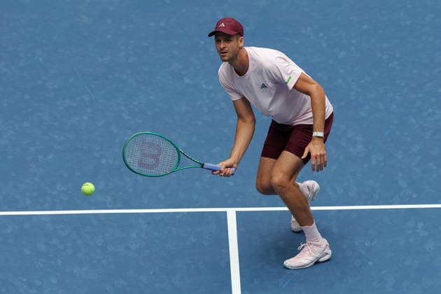 US Open tennis tournament - Day 4 Hubert Hurkacz of Poland in action against Ben Shelton of the US during the Men s Singles second round match of the US Open Tennis Championships in Flushing Meadows, New York, USA, 02 September 2026. FLUSHING MEADOWS NEW YORK United States  Copyright: xBRIANxHIRSCHFELDx