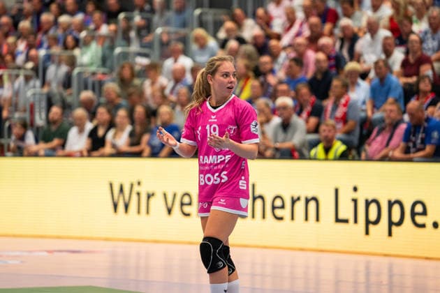 Johanna Farkas (TuS Metzingen, 19) files a complaint; she is dissatisfied. HSG Blomberg Lippe (GER) vs. TuS Metzingen (GER), Handball, Women s Handball Bundesliga, Matchday 2, 2026–2027 season, Blomberg, September 2, 2026, Blomberg Copyright: xEibner-Pressefotox EP_