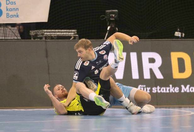 Photo by Oliver NORLYK, Hamburg, stumbles against Patrick ZIEKER, Stuttgart; left: Men s Handball 1st Bundesliga, Matchday 2, Wed, Sept. 2, 2026; Handball 1st League: HCH Hamburg vs. TVB Stuttgart 34–34