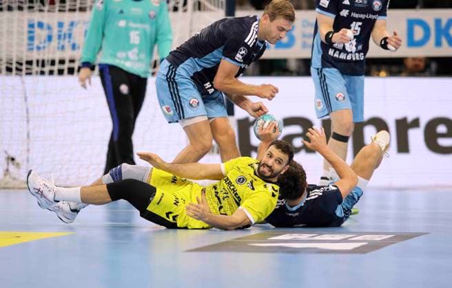 Photo by Elias KOFLER and, above, Oliver NORLYK, Hamburg, performing floor acrobatics against Mohamed Amine DARMOUL, Stuttgart; Men s Handball 1st Bundesliga, Matchday 2, Wed, Sep 2, 2026; Handball 1st League: HCH Hamburg vs. TVB Stuttgart 34–34