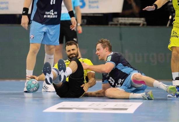 Photo: Moritz SAUTER, Hamburg, and (on the left) Martin HOVDE vs. Mohamed Amine DARMOUL, Stuttgart; Men s Handball 1st Bundesliga, Matchday 2, Wed, Sept. 2, 2026; Handball 1st League: HCH Hamburg vs. TVB Stuttgart, 34–34