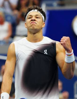 Ben Shelton celebrates winning the third set tie-break 2026 US Open, Day Four, USTA Billie Jean King National Tennis Center, New York, USA - 02 Sep 2026New York USTA Billie Jean King National T New York (NY) United States of America EDITORIAL USE ONLY No use with unauthorised audio, video, data, fixture lists, club league logos or live services. Online in-match use limited to 120 images, no video emulation. No use in betting, games or single club league player publications.  Copyright: xJavierxGarcia Shutterstockx 17124553bj