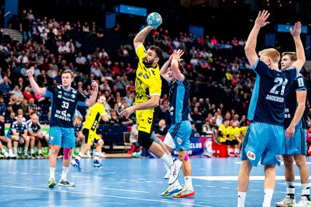 September 2, 2026, xdobgx, Opel HBL Handball, Handball Club Hamburg vs. TVB Stuttgart, Mohamed Amine Darmoul (TVB Stuttgart) taking a shot, in action, throwing, Elias Kofler (Handball Club Hamburg), 6, Frederik Bo Andersen, Handball Club Hamburg, 21, Hamburg