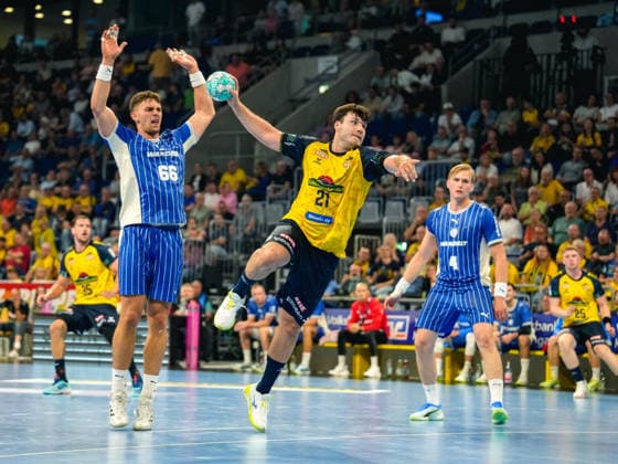 September 2, 2026, xwppx, Opel HBL Handball, Rhein Neckar Löwen vs. VfL Gummersbach, l.t. ätepán Zeman (VfL Gummersbach), Aron Seesing, Rhein-Neckar Löwen; Elliõi Snaer Viõarsson, VfL Gummersbach, Mannheim