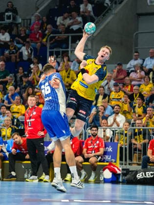 September 2, 2026, xwppx, Opel HBL Handball, Rhein-Neckar Löwen vs. VfL Gummersbach; from left: ätepán Zeman (VfL Gummersbach), Haukur Thrastarson (Rhein-Neckar Löwen Mannheim)