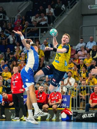 September 2, 2026, xwppx, Opel HBL Handball, Rhein-Neckar Löwen vs. VfL Gummersbach; from left: ätepán Zeman (VfL Gummersbach), Haukur Thrastarson (Rhein-Neckar Löwen Mannheim)