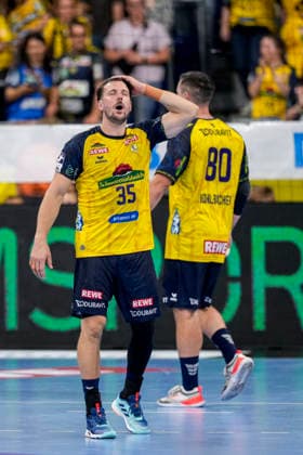 From left: Kentin Mahe (RNL), 35, Jannik Kohlbacher RNL, 80, Rhein-Neckar Löwen player, disappointed by the loss, disappointment after the final whistle, highlight, loser, lost, frustration, disappointed, pessimistic, September 2, 2026, Mannheim, Germany, handball, Bundesliga, Rhein-Neckar Löwen vs. VfL Gummersbach xozx