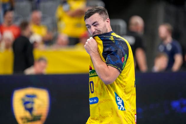 Jannik Kohlbacher (RNL), 80, player for the Rhein-Neckar Löwen, disappointed by the loss, disappointment after the final whistle, highlight, loser, lost, frustration, disappointed, pessimistic, September 2, 2026, Mannheim, Germany, handball, Bundesliga, Rhein-Neckar Löwen vs. VfL Gummersbach xozx