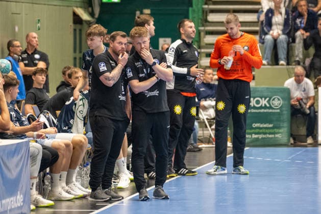 Arnor Thor Gunnarsson of Bergischer HC 06, assistant coach, and Markus Puetz of Bergischer HC 06, head coach, in conversation: Bergischer HC vs. SG Flensburg Handewitt, handball, Opel HBL, Matchday 2, 2026–2027 season, September 2, 2026: Bergischer HC vs. SG Flensburg Handewitt, Handball, Opel HBL, Matchday 2, 2026–2027 Season, September 2, 2026, Wuppertal Copyright: xEibner-Pressefoto ThomasxHaeslerx EP_THR