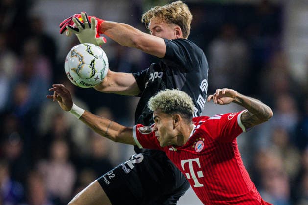 02.09.2026 - Fußball, 2026 2027, DFB-Pokal, 1. Hauptrunde, VfL Osnabrück - FC Bayern München: (L-R) Jonas Krumrey (Osnabrück), Luis Diaz (München) DFB REGULATIONS PROHIBIT ANY USE OF PHOTOGRAPHS AS IMAGE SEQUENCES AND OR QUASI-VIDEO. *** September 2, 2026 Soccer, 2026–2027, DFB Cup, 1st Round, VfL Osnabrück vs. FC Bayern Munich; Referee: Jonas Krumrey (Osnabrück), Luis Diaz (Munich). DFB regulations prohibit any use of photographs as image sequences and or quasi-video.