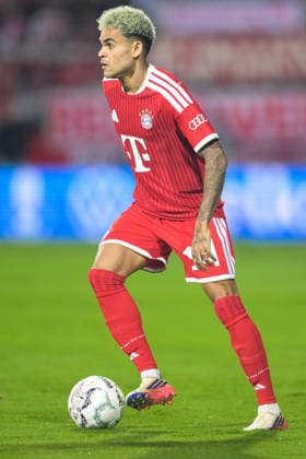 Soccer, DFB Cup, 20260902, VfL Osnabrück vs. FC Bayern Munich. Pictured: Luis DIAZ (Bayern), 14 (Osnabrück), Osnatel Arena, Lower Saxony, Germany Copyright: Passion2Press MarkusxFischerx