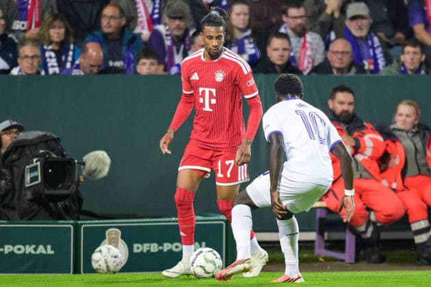 Soccer, DFB Cup, 20260902, VfL Osnabrück vs. FC Bayern Munich. Pictured, from left: Michael OLISE (Bayern), 17; Ismail BADJIE (Osnabrück), 10. Osnabrück, Osnatel Arena, Lower Saxony, Germany Copyright: Passion2Press MarkusxFischerx