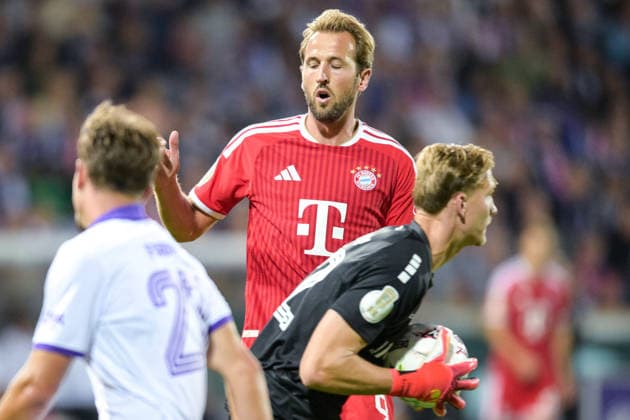Soccer, DFB Cup, 20260902, VfL Osnabrück vs. FC Bayern Munich. Pictured, from left: Harry KANE (Bayern, 9), goalkeeper Jonas KRUMREY (Osnabrück, 32). Osnabrück, Osnatel Arena, Lower Saxony, Germany Copyright: Passion2Press MarkusxFischerx