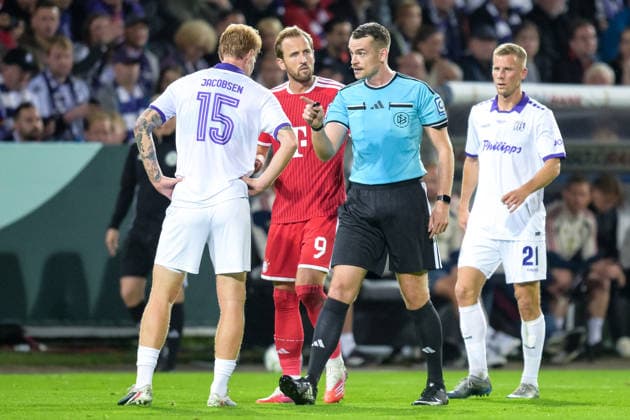 Soccer, DFB Cup, 20260902, VfL Osnabrück vs. FC Bayern Munich. Pictured, from left: Bjarke JACOBSEN (Osnabrück, 15), Harry KANE (Bayern, 9), referee Richard HEMPEL. Osnatel Arena, Osnabrück, Lower Saxony, Germany Copyright: Passion2Press MarkusxFischerx
