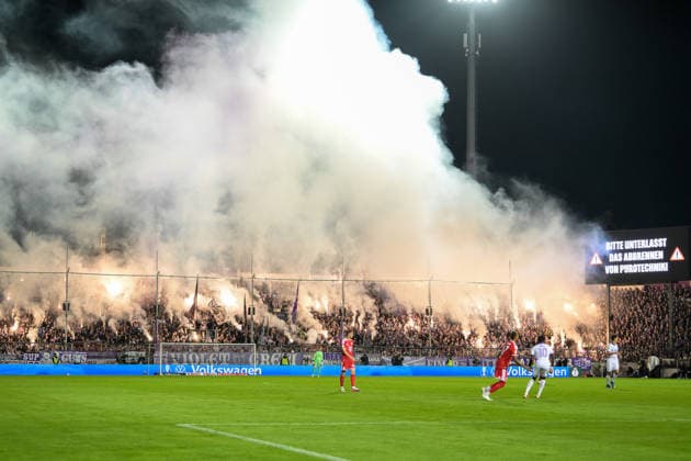 Soccer, DFB Cup, 20260902, VfL Osnabrück vs. FC Bayern Munich. Pictured: Osnabrück fans, pyrotechnics, pyro show, Osnabrück, Osnatel Arena, Lower Saxony, Germany Copyright: Passion2Press MarkusxFischerx