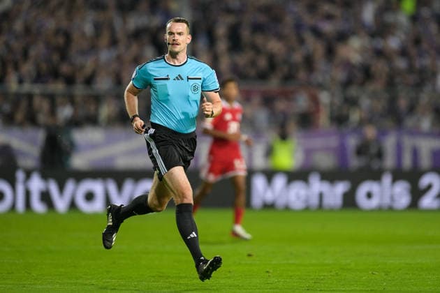 Fußball, DFB-Pokal, 20260902, VfL Osnabrück - FC Bayern München. Im Bild Schiedsrichter Richard HEMPEL. Osnabrück Osnatel Arena Niedersachsen Deutschland *** Soccer, DFB Cup, 20260902, VfL Osnabrück vs. FC Bayern Munich. Pictured: Referee Richard HEMPEL, Osnabrück, Osnatel Arena, Lower Saxony, Germany Copyright: Passion2Press MarkusxFischerx