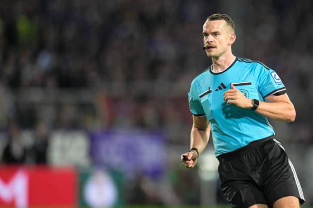 Soccer, DFB Cup, 20260902, VfL Osnabrück vs. FC Bayern Munich. Pictured: Referee Richard HEMPEL, Osnabrück, Osnatel Arena, Lower Saxony, Germany Copyright: Passion2Press MarkusxFischerx