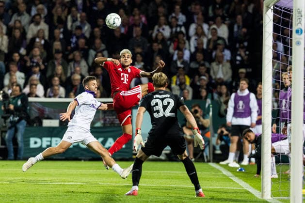 OSNABRUECK, GERMANY - SEPTEMBER 02: Luis Diaz (FC Bayern Muenchen, 14) trying to score against Jonas Krumrey (VfL Osnabrueck, 32) during the DFB Pokal match between VfL Osnabrueck vs. FC Bayern Muenchen at Bremer Bruecke on matchday 1 of the DFB Pokal on September 02, 2026 in Osnabrueck, Germany. DFB REGULATIONS PROHIBIT ANY USE OF PHOTOGRAPHS AS IMAGE SEQUENCES AND OR QUASI-VIDEO. Lower Saxony Germany Copyright: xSteffiexWunderlx