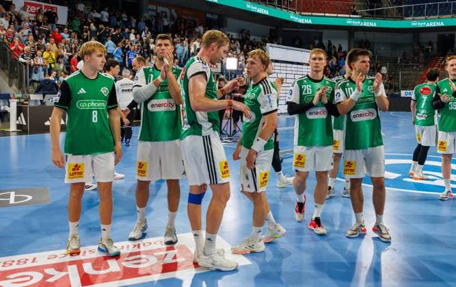 September 2, 2026 Handball 1st Bundesliga OPEL HBL 2026–2027 Season, Matchday 2: HC Erlangen (Nuremberg Metropolitan Region) vs. HCE TSV Hannover Burgdorf. The Recken DaMa xdaxmax team from TSV Hannover Burgdorf thanks the spectators, audience, and fans after the game the spectators, the audience, and the fans