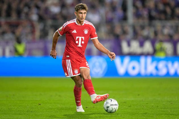 Soccer, DFB Cup, 20260902, VfL Osnabrück vs. FC Bayern Munich. Pictured: Tom BISCHOF (Bayern), 8 (Osnabrück), Osnatel Arena, Lower Saxony, Germany Copyright: Passion2Press MarkusxFischerx