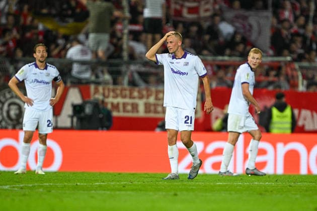 DFB Cup 26-27: VfL Osnabrück vs. FC Bayern Munich on September 2, 2026, at Bremer Brücke in Osnabrück; Adrian Beck (Osnabrück): dissatisfied, disappointed, disheartened, dejected MT