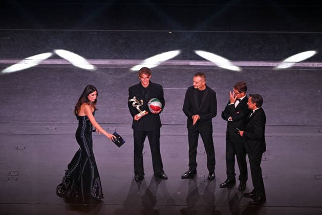 IPA88042439 - Nico Paz of Calcio 1907 is seen on stage during the AIC Gran Gala del Calcio on September 2, 2026, at La Scala theater in Milan, Italy  Copyright: xTizianoxBallabio IPAxSportx xx 88042439