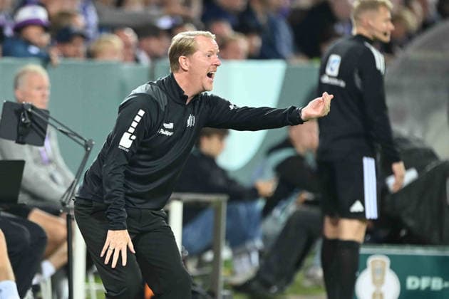 osttr gives instructions to his players, gestures, soccer, DFB Cup, 1st round, VfL Osnabrück vs. FC Bayern Munich on September 2, 2026, at the Stadion an der Bremer Brücke in Osnabrück, Germany. DFL and DFB regulations prohibit any use of photographs as image sequences and or quasi-video.