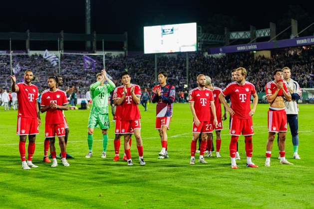 The FC Bayern Munich players celebrate their 1–4 victory after the final whistle. GER, VfL Osnabrück vs. FC Bayern Munich, Soccer, DFB Cup, First Round, 2026–2027 Season, September 2, 2026 DFL regulations prohibit any use of photographs as image sequences and or quasi-video GER, VfL Osnabrück vs. FC Bayern Munich, Soccer, DFB Cup, Round 1, 2026–2027 season, September 2, 2026 Osnabrück Copyright: xEibner-Pressefoto JanxRollingerx EP_JSK