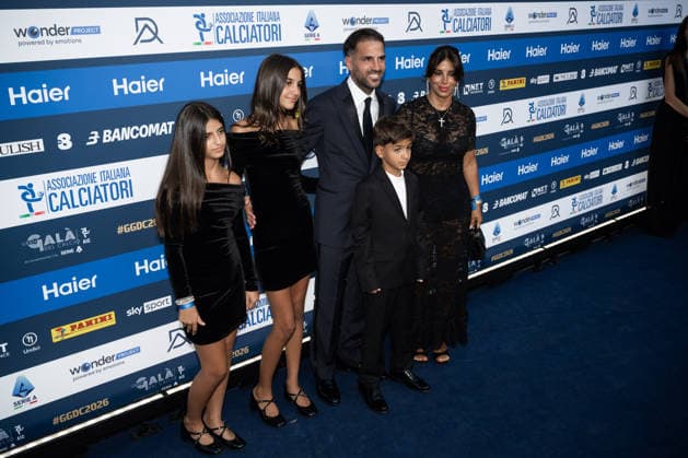 IPA88043470 - Cesc Fabregas and family - AIC 2026 Gran Gala del Calcio, at the Teatro alla Scala in Milan, Italy, on September 2, 2026.  Copyright: xRiccardoxSpadettoxDexPaulis IPAxSportx xx 88043470