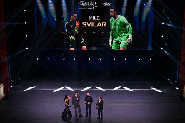 IPA88044358 - Mile Svilar is seen on stage during the AIC Gran Gala del Calcio on September 2, 2026, at La Scala theater in Milan, Italy  Copyright: xTizianoxBallabio IPAxSportx xx 88044358