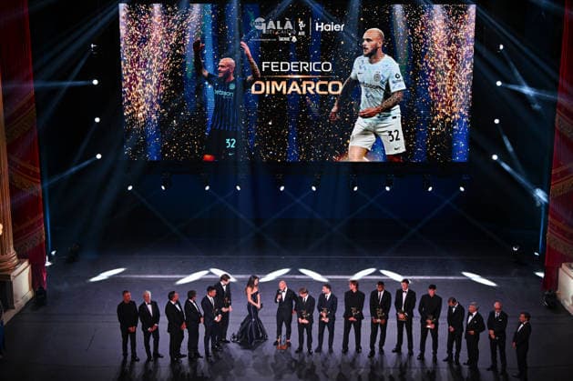 IPA88044374 - Team and MVP 2026 Federico Dimarco is seen on stage during the AIC Gran Gala del Calcio on September 2, 2026, at La Scala theater in Milan, Italy  Copyright: xTizianoxBallabio IPAxSportx xx 88044374