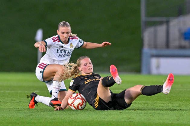 September 2, 2026, Madrid, Madrid, Spain: 20 ELISA SENSS of Real Madrid CF Femenino and NADINE NOORDAM of AFC Ajax Vrouwen disputes a ball during the Women s Champions League match between REAL MADRID FEMENINO and AFC AJAX VROUWEN, held on September 9, 2026, in Valdebebas, Madrid, Spain. The Women s Champions League Match REAL MADRID 2 - PARIS FOOTBALL CLUB 1 (02.09.26)  - ZUMAc312 20260902_zsp_c312_138 Copyright: xOscarxManuelxSanchezx