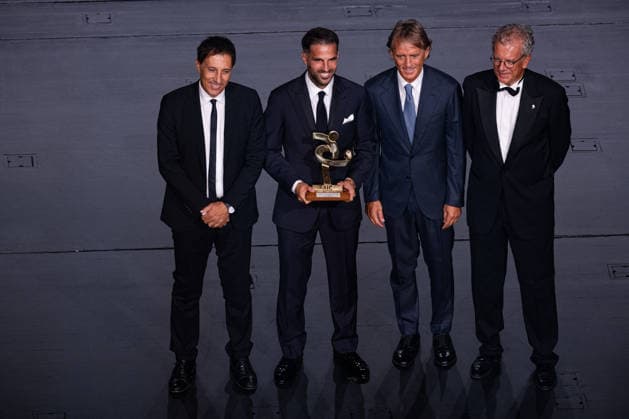 IPA88045556 - Cesc Fabregas named Coach of the Year by Roberto Mancini — AIC 2026 Gran Gala del Calcio, at the Teatro alla Scala in Milan, Italy, on September 2, 2026.  Copyright: xRiccardoxSpadettoxDexPaulis IPAxSportx xx 88045556