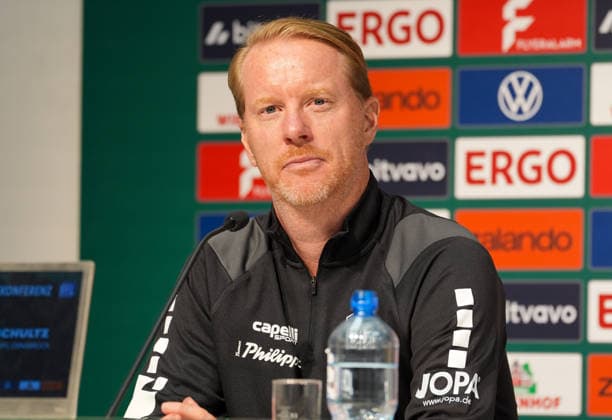 Timo Schultz (VfL Osnabrueck, Cheftrainer) beantwortet Fragen bei der Pressekonferenz nach dem Spiel. GER, VfL Osnabrück vs FC Bayern München, DFB-Pokal, 1. Runde, Saison 2026-27, Bremer Brücke, Osnabrück, 02.09.2026 DFL REGULATIONS PROHIBIT ANY USE OF PHOTOGRAPHS AS IMAGE SEQUENCES AND OR QUASI-VIDEO Foto: HMB Media Scott W. Coleman Osnabrück Bremer Brücke Niedersachsen GER Copyright: xScottxW.xColemanx