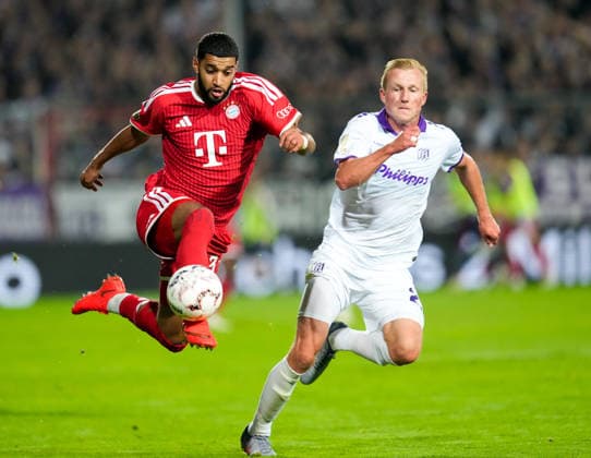 Ismael Saibari (FC Bayern Muenchen, 34) gegen Niklas Wiemann (VfL Osnabrueck, 25). GER, VfL Osnabrück vs FC Bayern München, DFB-Pokal, 1. Runde, Saison 2026-27, Bremer Brücke, Osnabrück, 02.09.2026 DFL REGULATIONS PROHIBIT ANY USE OF PHOTOGRAPHS AS IMAGE SEQUENCES AND OR QUASI-VIDEO Foto: HMB Media Scott W. Coleman Osnabrück Bremer Brücke Niedersachsen GER Copyright: xScottxW.xColemanx