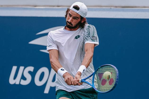 US Open tennis tournament - Day 4 Lloyd Harris of South Africa in action against Stefanos Tsitsipas of Greece during the second round of the US Open Tennis Championships at the USTA Billie Jean King National Tennis Center in Flushing Meadows, New York, USA, 02 September 2026. FLUSHING MEADOWS NEW YORK United States  Copyright: xOlgaxFedorovax