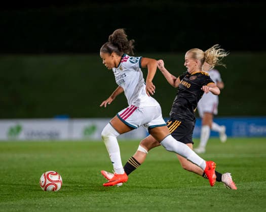 Real Madrid CF v Ajax - Women s Champions League 2026 27 Felicia Schroder of Real Madrid CF (L) is in action with the ball during the UEFA Women s Champions League 2026 27 third qualifying round second leg football match between Real Madrid and Ajax at Estadio Alfredo Di Stefano on September 2, 2026 in Madrid, Spain. Madrid Estadio Alfredo Di Stefano Madrid Spain Copyright: xAlbertoxGardinx AGardin_20260902_Foot_WCha_Rea_Mad_Aja_0029