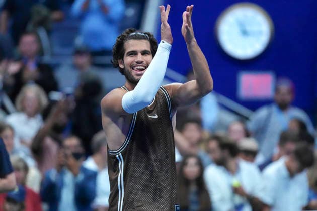 Carlos Alcaraz of Spain celebrates his victory over Jaime Faria of Portugal during a second-round match at the US Open at Arthur Ashe Stadium in New York, USA, 02 September 2026. US Open: Carlos Alcaraz vs Jaime Faria !ACHTUNG: NUR REDAKTIONELLE NUTZUNG!  Copyright: xÁngelxColmenaresx AME4171 20260903-55021290301_1