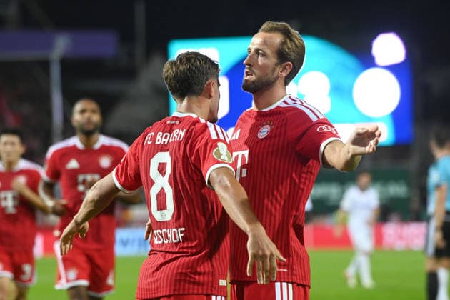 Tom BISCHOF M celebrates after scoring the 1-2 goal; celebration, cheering, joy, cheers, with Harry KANE M; soccer; DFB Cup; 1st round; VfL Osnabrück vs. FC Bayern Munich on September 2, 2026, at the Stadion an der Bremer Brücke in Osnabrück, Germany. DFL and DFB regulations prohibit any use of photographs as image sequences and or quasi-video. Â