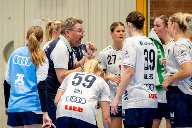 Dortmund, September 2, 2026, Handball, Women s, Bundesliga, Matchday 2, BVB Borussia Dortmund vs. Sport Union Neckarsulm; Thomas Zeitz, coach of Sport Union Neckarsulm, looks emotional during a timeout