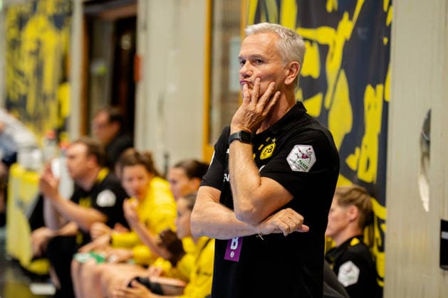 Dortmund, September 2, 2026, Handball, Women s, Bundesliga, Matchday 2, BVB Borussia Dortmund vs. Sport Union Neckarsulm; Kay Rothenpieler, BVB coach, on the sidelines during the game