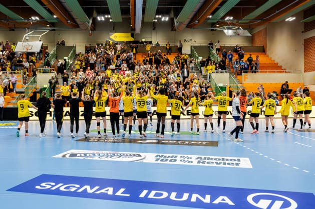 Dortmund, September 2, 2026, Handball, Women s, Bundesliga, Matchday 2, BVB Borussia Dortmund vs. Sport Union Neckarsulm The team thanks the fans