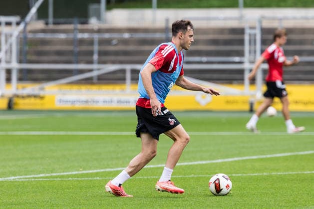 COLOGNE, GERMANY - SEPTEMBER 03: Paul Okon-Engstler (1. FC Koeln, 23) controls the ball during a training session of season 2026 27 at Geissbockheim on September 03, 2026 in Cologne, Germany. North Rhine Westphalia Germany Copyright: xSteffiexWunderlx