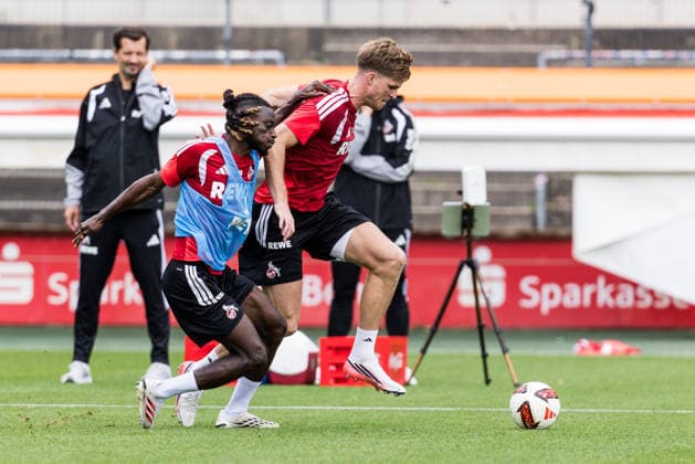 COLOGNE, GERMANY - SEPTEMBER 03: Marius Buelter (Bülter, Bulter, 1. FC Koeln, 30) controls the ball against Gideon Mensah (1. FC Koeln, 14) during a training session of season 2026 27 at Geissbockheim on September 03, 2026 in Cologne, Germany. North Rhine Westphalia Germany Copyright: xSteffiexWunderlx