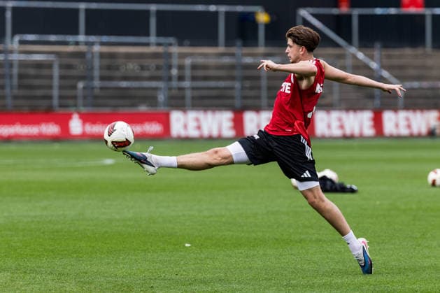 COLOGNE, GERMANY - SEPTEMBER 03: Mikey Moore (1. FC Koeln, 47) controls the ball during a training session of season 2026 27 at Geissbockheim on September 03, 2026 in Cologne, Germany. North Rhine Westphalia Germany Copyright: xSteffiexWunderlx
