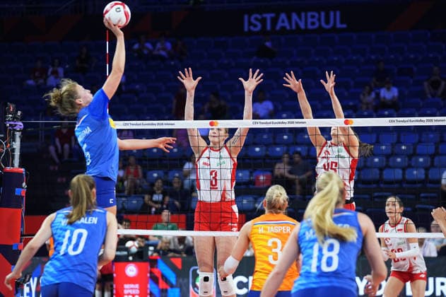 Poland v Netherlands - CEV EuroVolley 2026 ISTANBUL, TURKIYE - SEPTEMBER 3: Magdalena Stysiak (3) of Poland in action against Jolien Knollema (5) of Netherlands during the CEV Women s European Volleyball Championship quarterfinal match between Poland and the Netherlands at Sinan Erdem Sports Hall in Istanbul, Turkiye, on September 3, 2026. Esra Bilgin Anadolu Istanbul Turkey. Editorial use only. Please get in touch for any other usage.  Copyright: x2026xAnadoluxEsraxBilginx