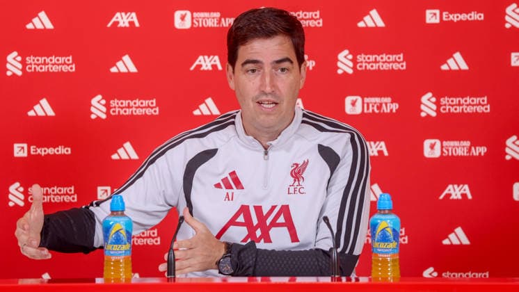 Football - FA Premier League - Ipswich Town FC v Liverpool FC - MD-1 KIRKBY, ENGLAND - Thursday, September 3, 2026: Liverpool s head coach Andoni Iraola speaks at a pre-match press conference, PK, Pressekonferenz at the AXA Training Centre ahead of the FA Premier League match between Ipswich Town FC and Liverpool FC. (Photo by Propaganda) KIRKBY AXA Training Centre MERSEYSIDE ENGLAND  Copyright: xDavidxRawcliffex 2026-09-03-003-Iraola_Press_Conf